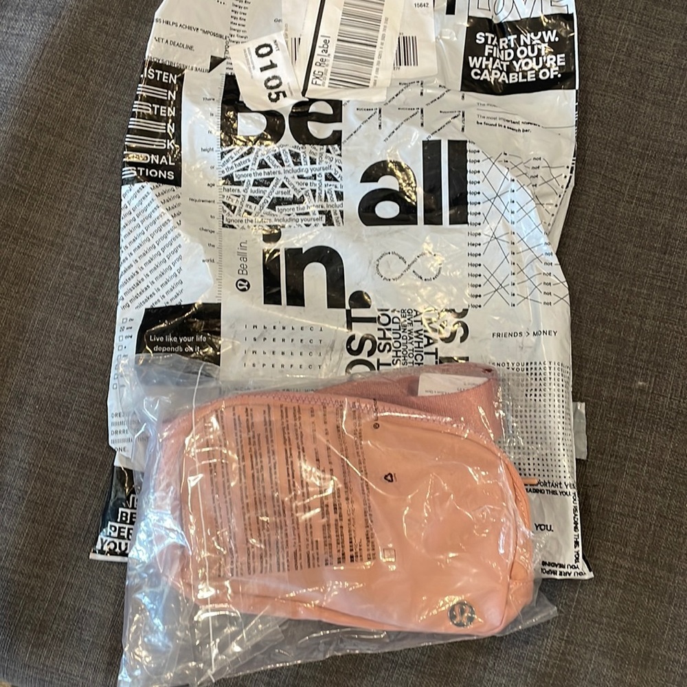 Lulu lemon everywhere belt bag